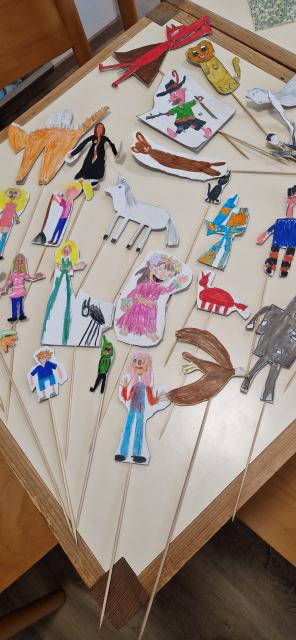 32 Kinder - 2 Klassen - viele Bibliotheksbesuche - 1 Kunstwerk
